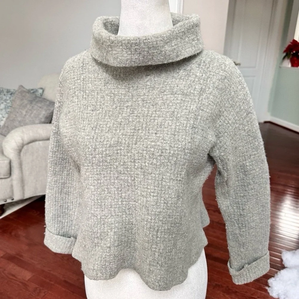 Free People 100% Wool Light Grey Long Sleeve Turtle Neck Sweater Size Small